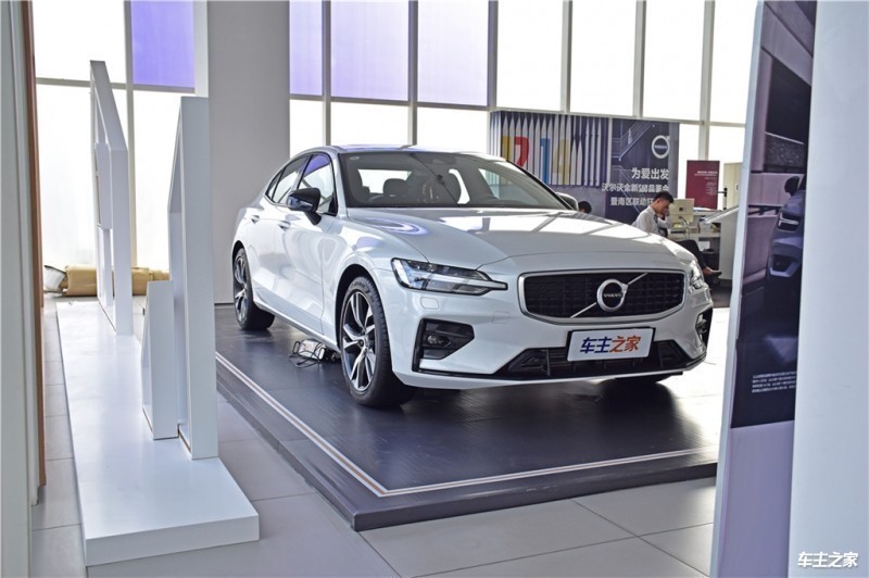 1xbet体育购Volvo S60L享7万优惠欢迎前来试驾(图2)