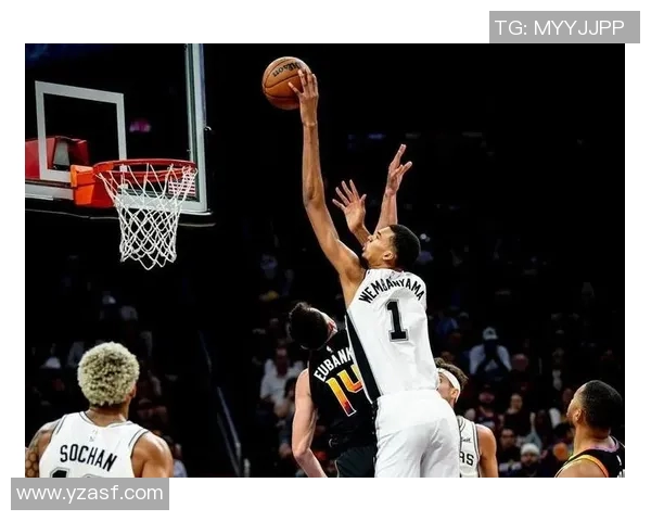 马刺与太阳季后赛首战精彩对决回顾与分析